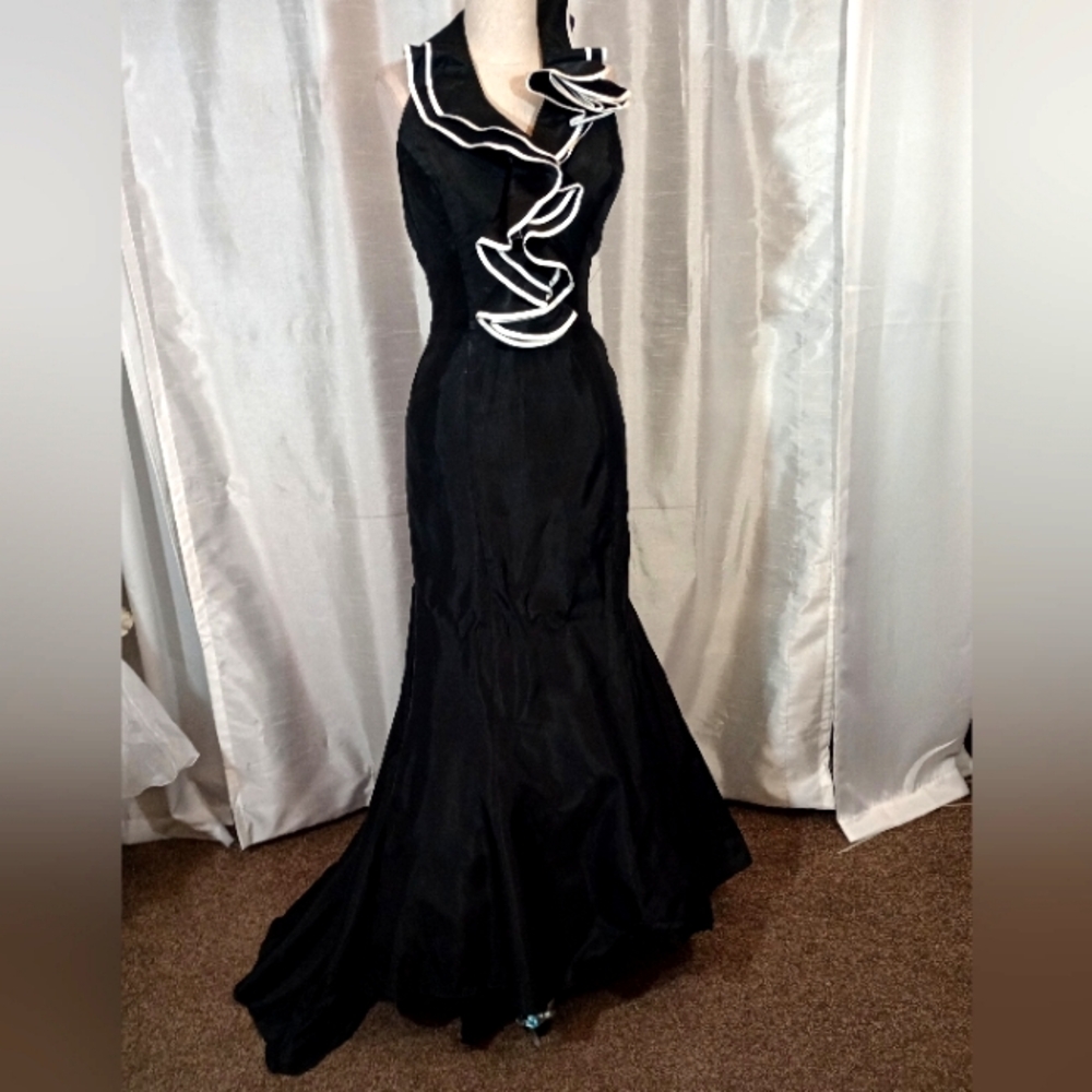 Spanish halter Ruffled Neck Dress, flared tulle Train, Black/White, Sleeveless,6